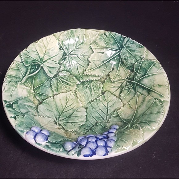 Ceramic majolica style bowl embossed grapes, leaves made in Italy tableware nwot - Picture 5 of 10